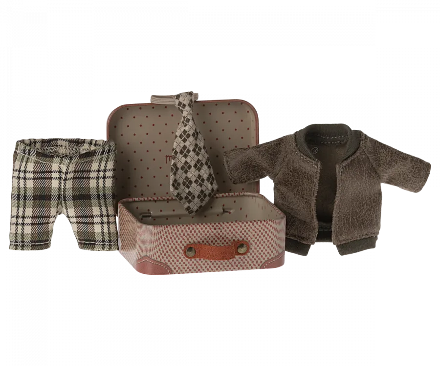 Clothes For Mouse - Jacket, Pants And Tie In Suitcase